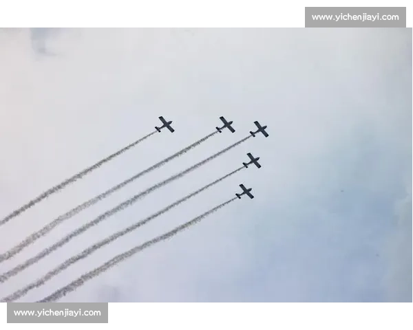 五机编队掠过苏超赛场!国产飞机硬核助威点燃主场 五机编队掠过苏超赛场!国产飞机硬核助威点燃主场